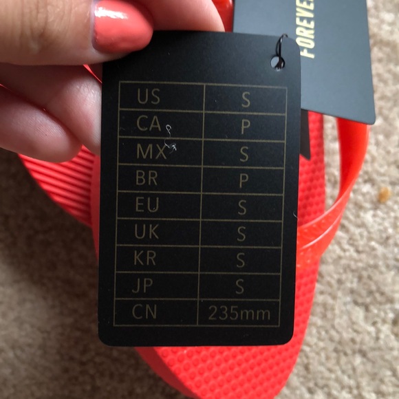 Forever 21 Red Open toed flip flops size 6 - Picture 7 of 7